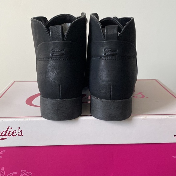 Candie’s Lace-Up Ankle Boots - Picture 3 of 4